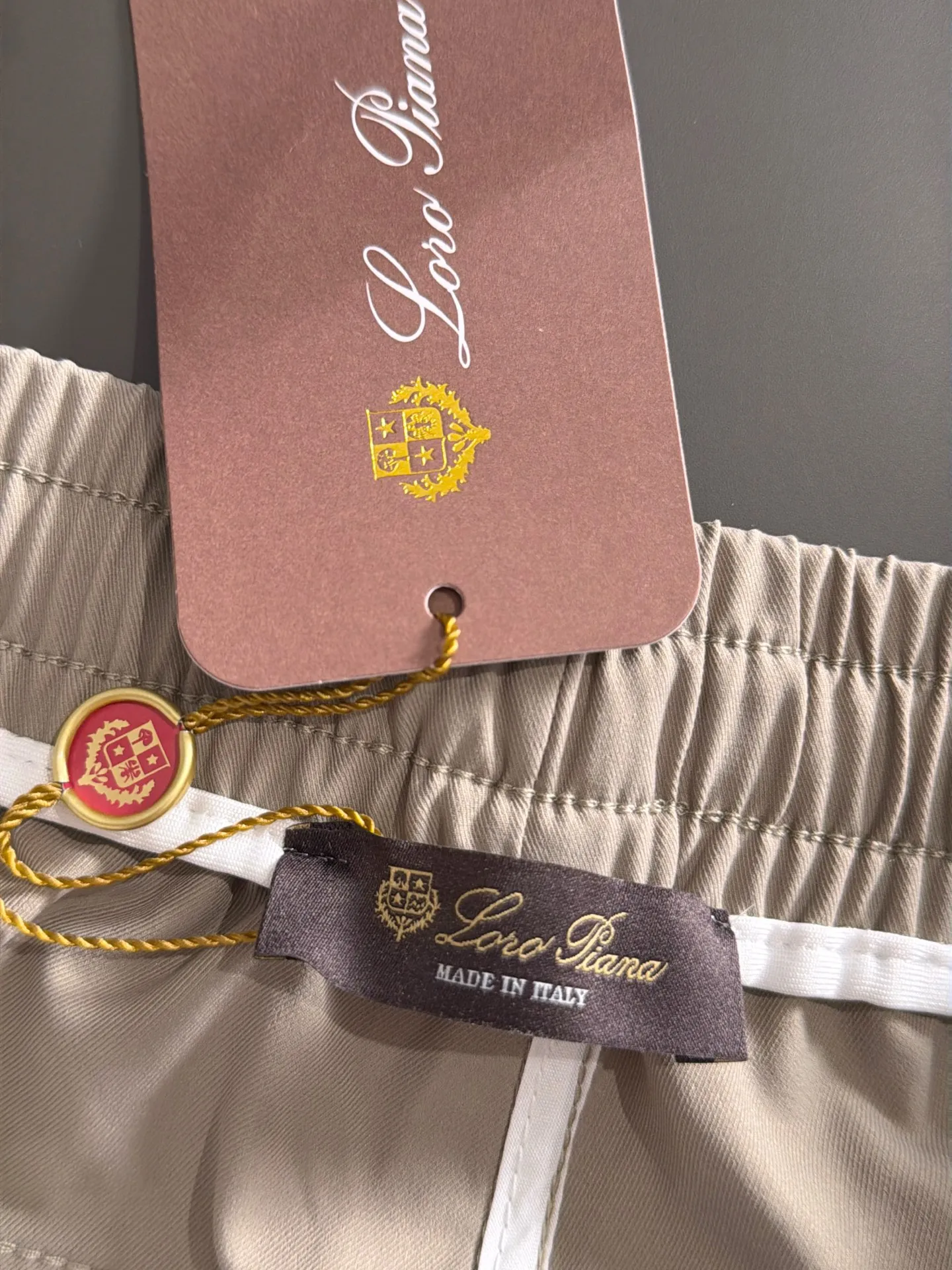 Next day shipment LP high quality Loro Piana 26ss autumn and winter new high-quality trousers Compare real-life details at will A perfect choice for autumn and winter. A must-have item. Sizes: M to 3XL (please state your height and weight when placing an order)